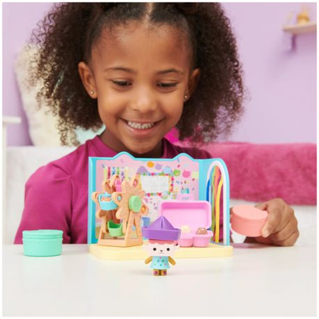 Gabby's Dollhouse Deluxe Room - Craft-a-Riffic Room Playset with Cat Figure